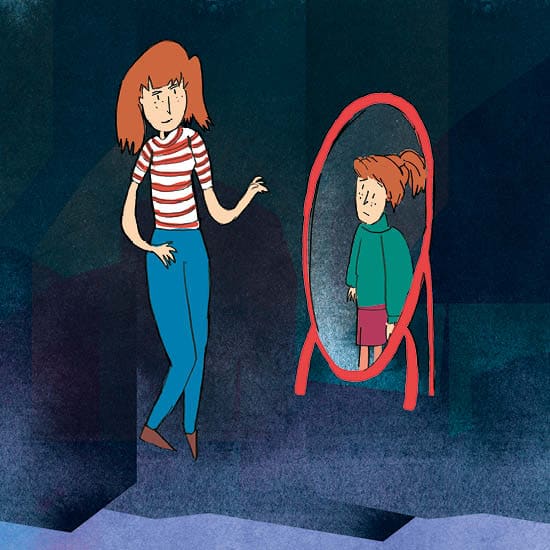 Eine junge Frau mit roten Haaren und gestreiftem Top lächelt neben einem Spiegel, der ein trauriges Mädchen zeigt. Die beiden Figuren haben ähnlich...